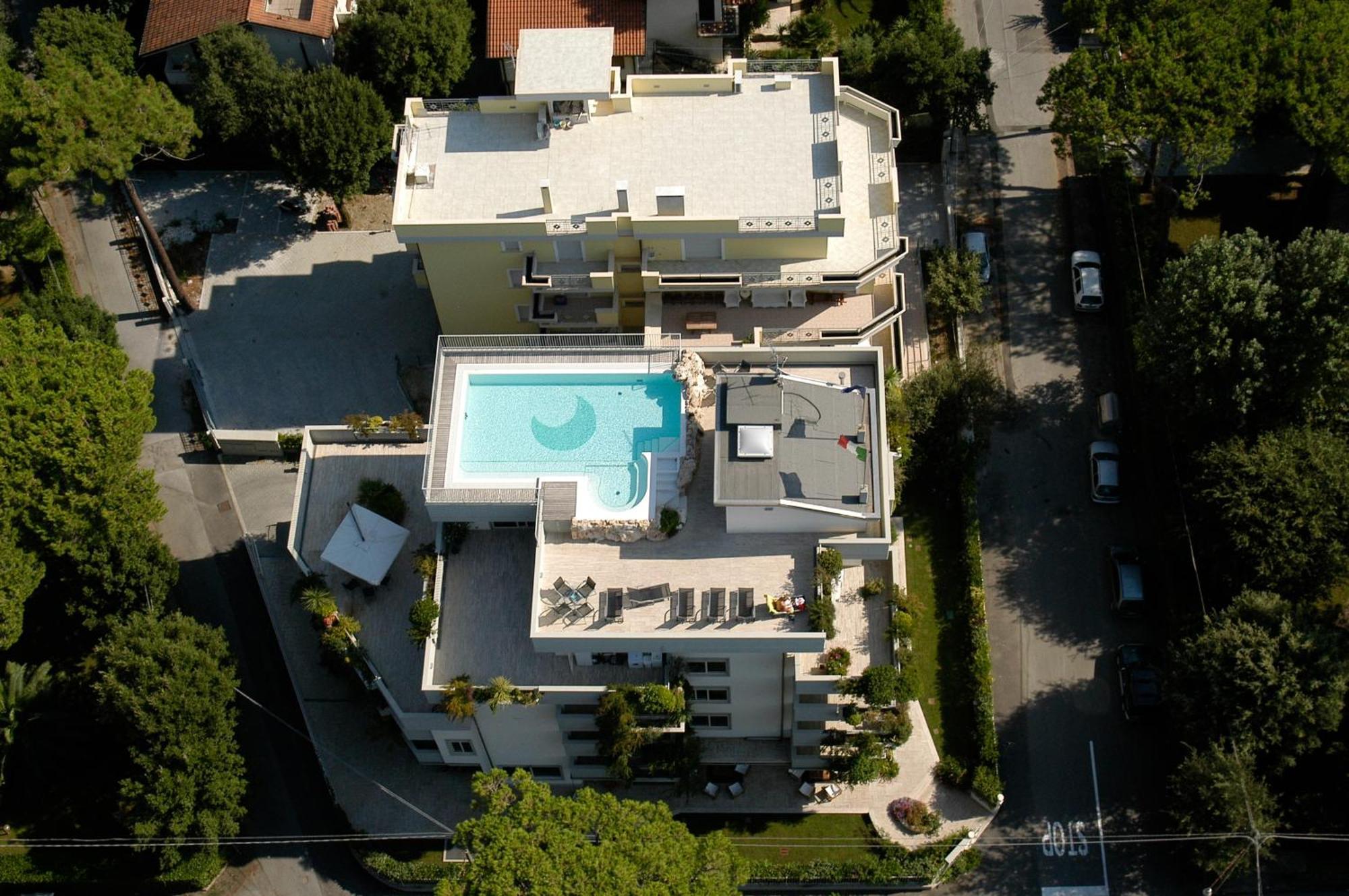מרינה די פיאטרסנטה Verdeluna Aparthotel מראה חיצוני תמונה