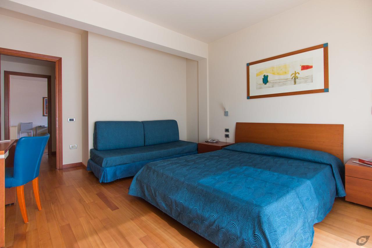 מרינה די פיאטרסנטה Verdeluna Aparthotel מראה חיצוני תמונה